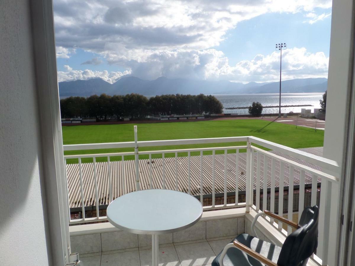 Stunning Seaview Town Apartment アイオス・ニコラオス エクステリア 写真